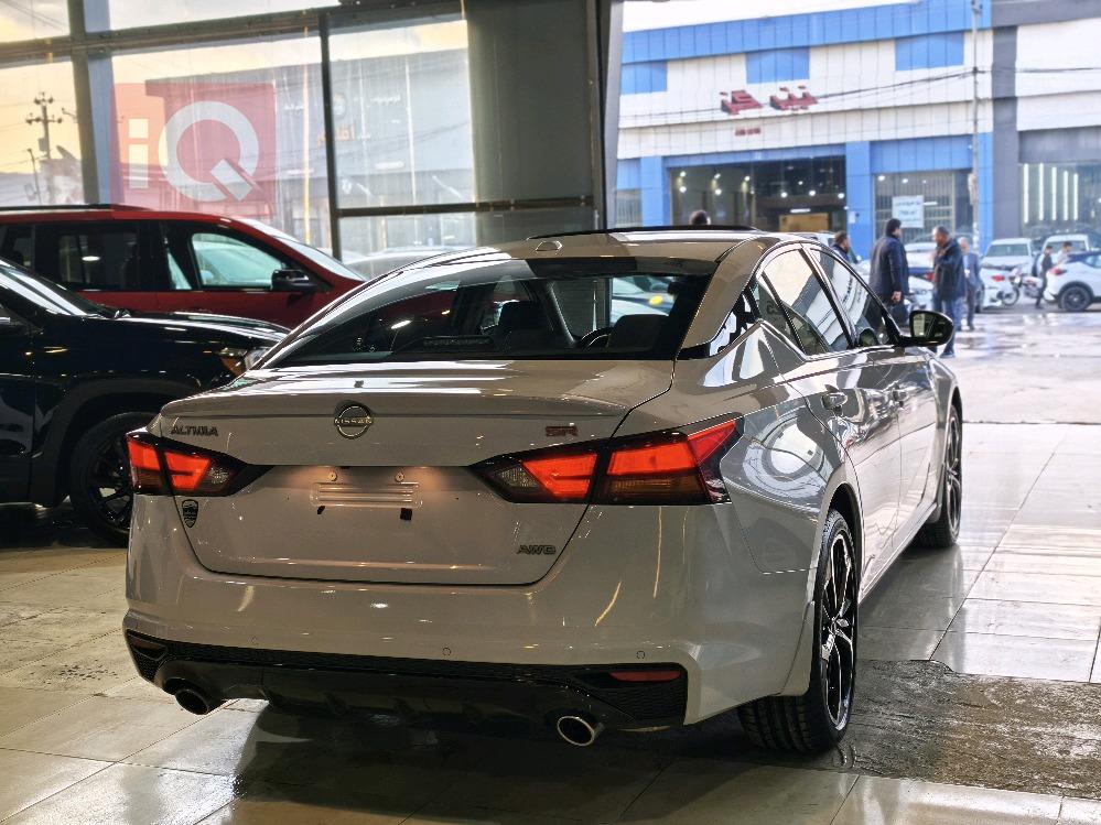 نيسان ألتيما